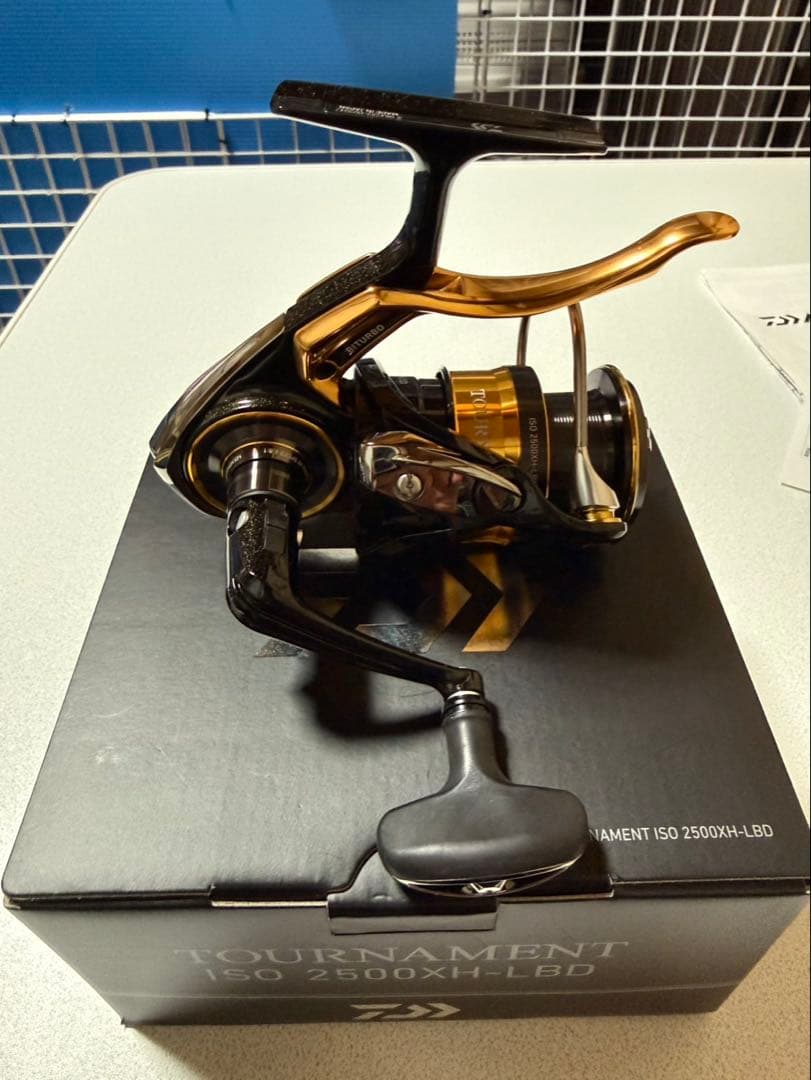 DAIWA 22トーナメントISO 2500XH-LBD スピニングリール