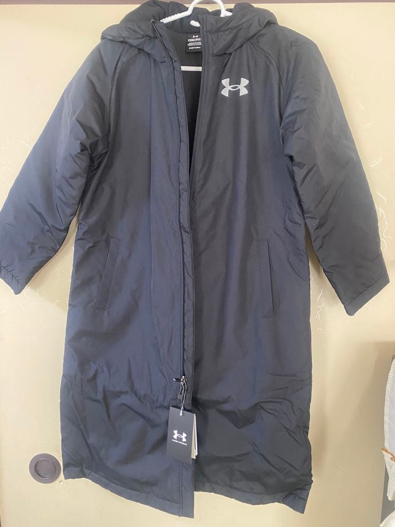 新品•未使用品Under Armour 男ベンチコート 130cm