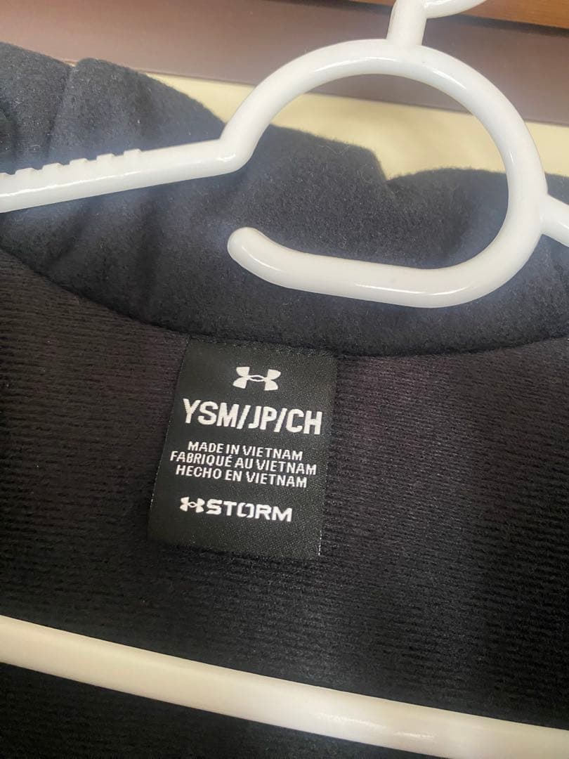 新品•未使用品Under Armour 男ベンチコート 130cm