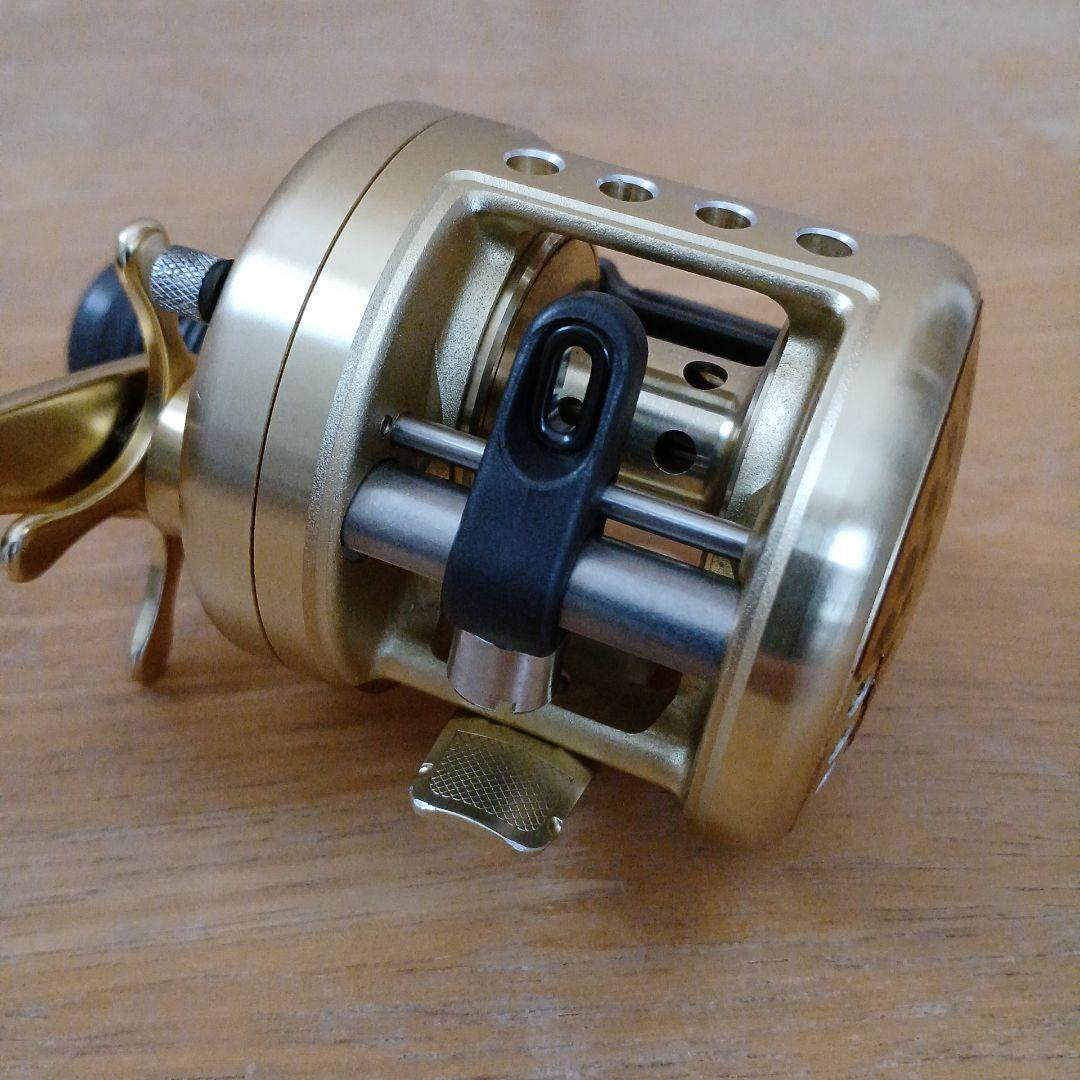 SHIMANO CALCUTTA 100XT ベイトリール　ゴールド　シマノ