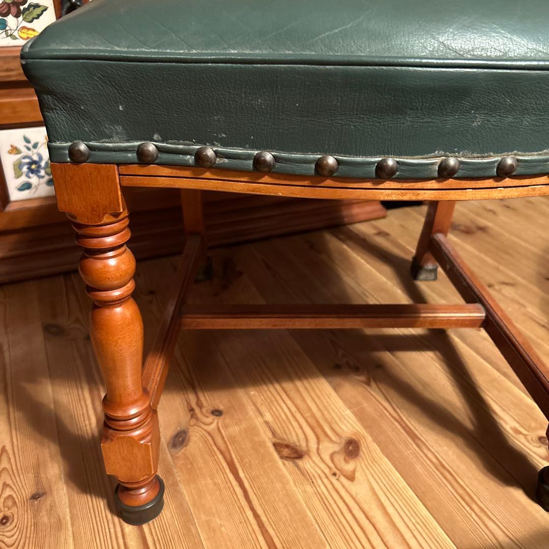 アンティーク調の椅子【同じものが5脚あり】