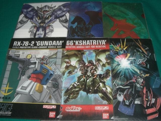 当時もの　ガンダム　A4　クリアファイル　６セット＆　A4ポスター　９枚セット