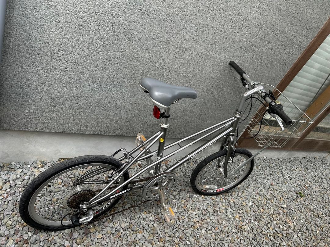 マンハッタンバイク ミニベロ 前カゴ付き　シルバー