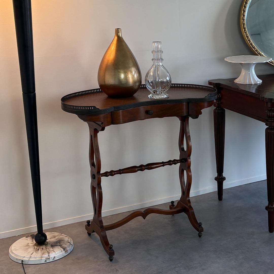 セオドア・アレキサンダー　オケージョナルテーブル