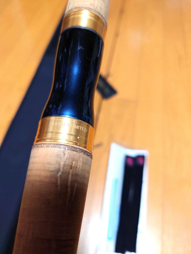 ワールドシャウラリミテッド　2701FF-3 美品！