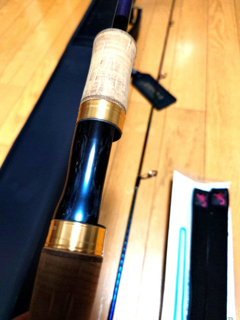 ワールドシャウラリミテッド　2701FF-3 美品！