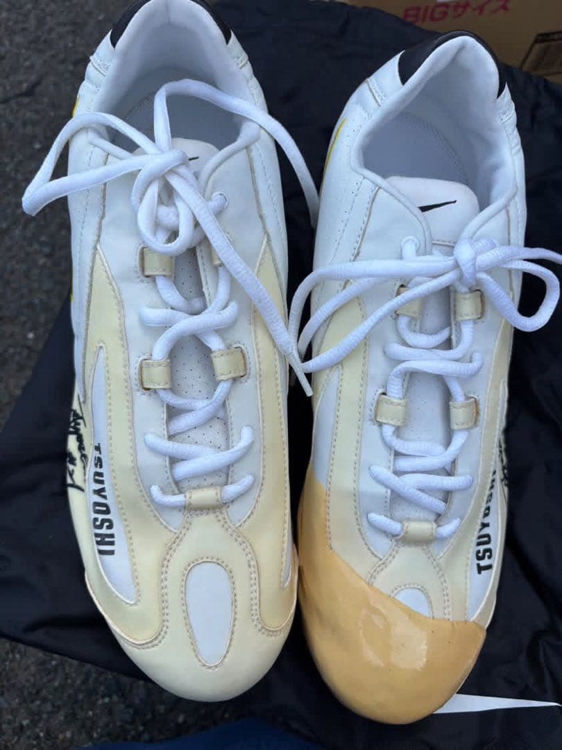 ソフトバンクホークス 和田毅 実使用 TSUYOSHI 直筆サイン入りシューズ