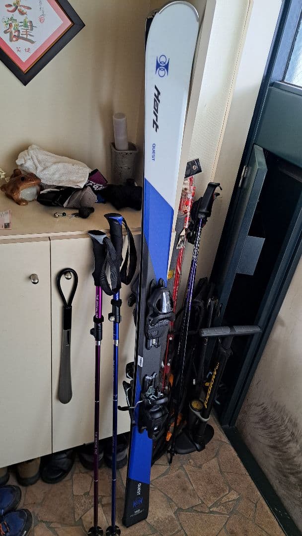 Hart スキー板 青/白 バインディング、ストック付　新古　送料込み