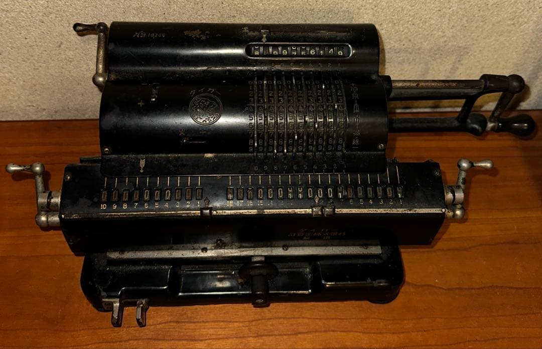 レア タイガー 手廻し計算機 卓上計算機 アンティーク レトロ 黒 虎マーク