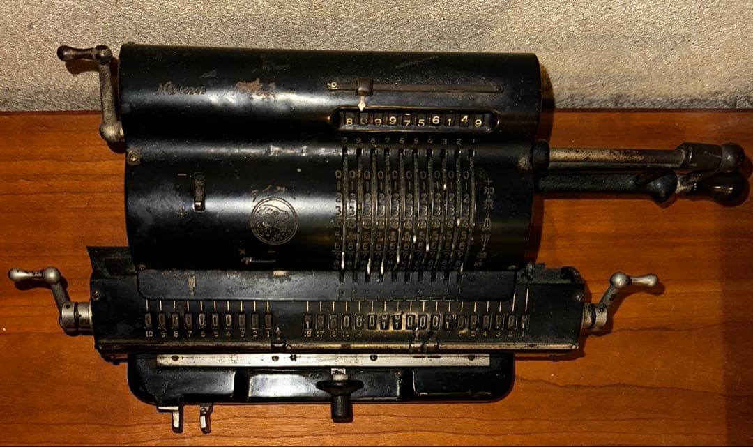 レア タイガー 手廻し計算機 卓上計算機 アンティーク レトロ 黒 虎マーク