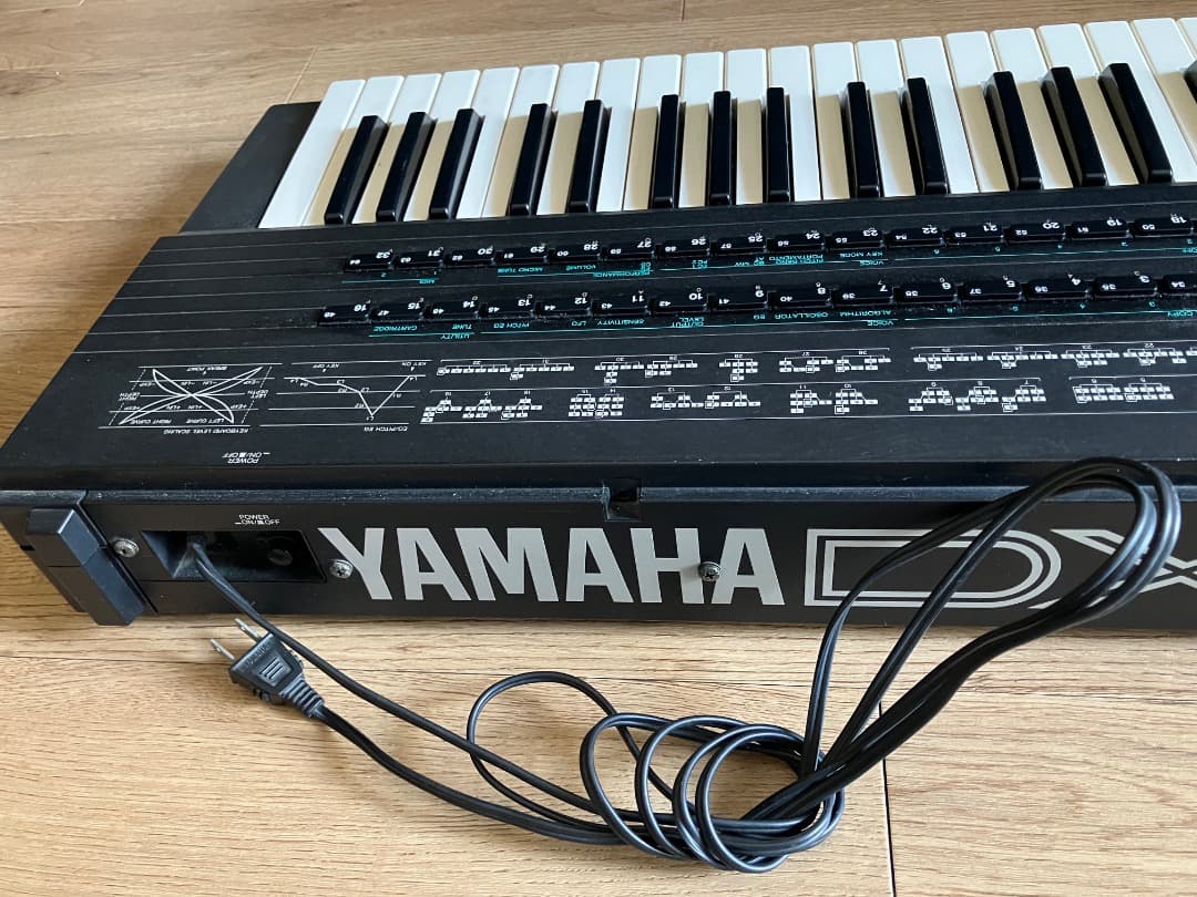 Yamaha DX7S シンセサイザー 本体とデータROM