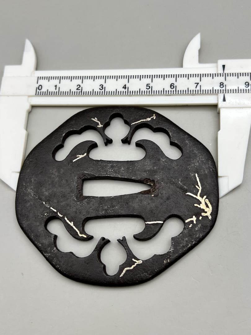 【海】江戸期　鍔　銀象嵌鉄鐔　鉄鍔　鐔　古刀匠　極上品　刀装具　箱付