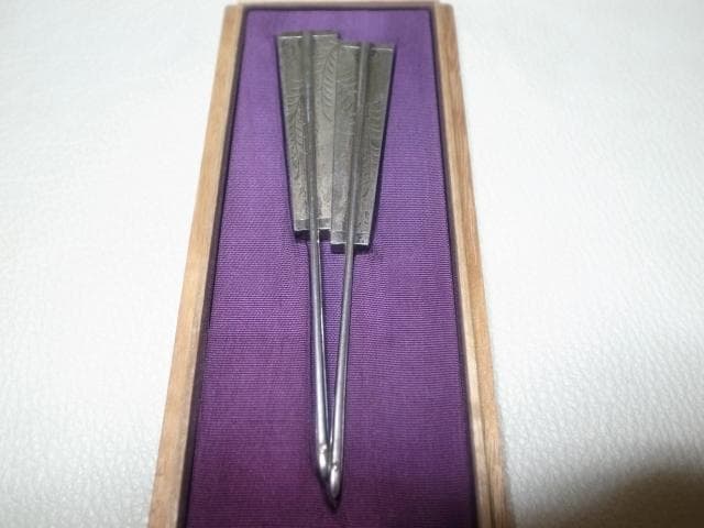 未使用 1950年代◆大阪 生駒時計店 銀製 シルバー 柳柄彫金 扇形 楊枝入れ