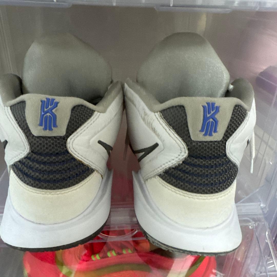 Kyrie 8 バスケットボールシューズ ホワイト/ブルー/グレー