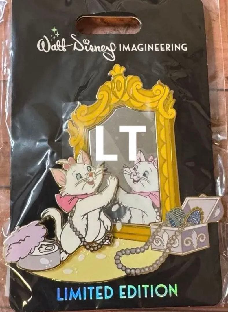 WDI MOG Vanity Marie マリー　バニティ　ピンバッジ