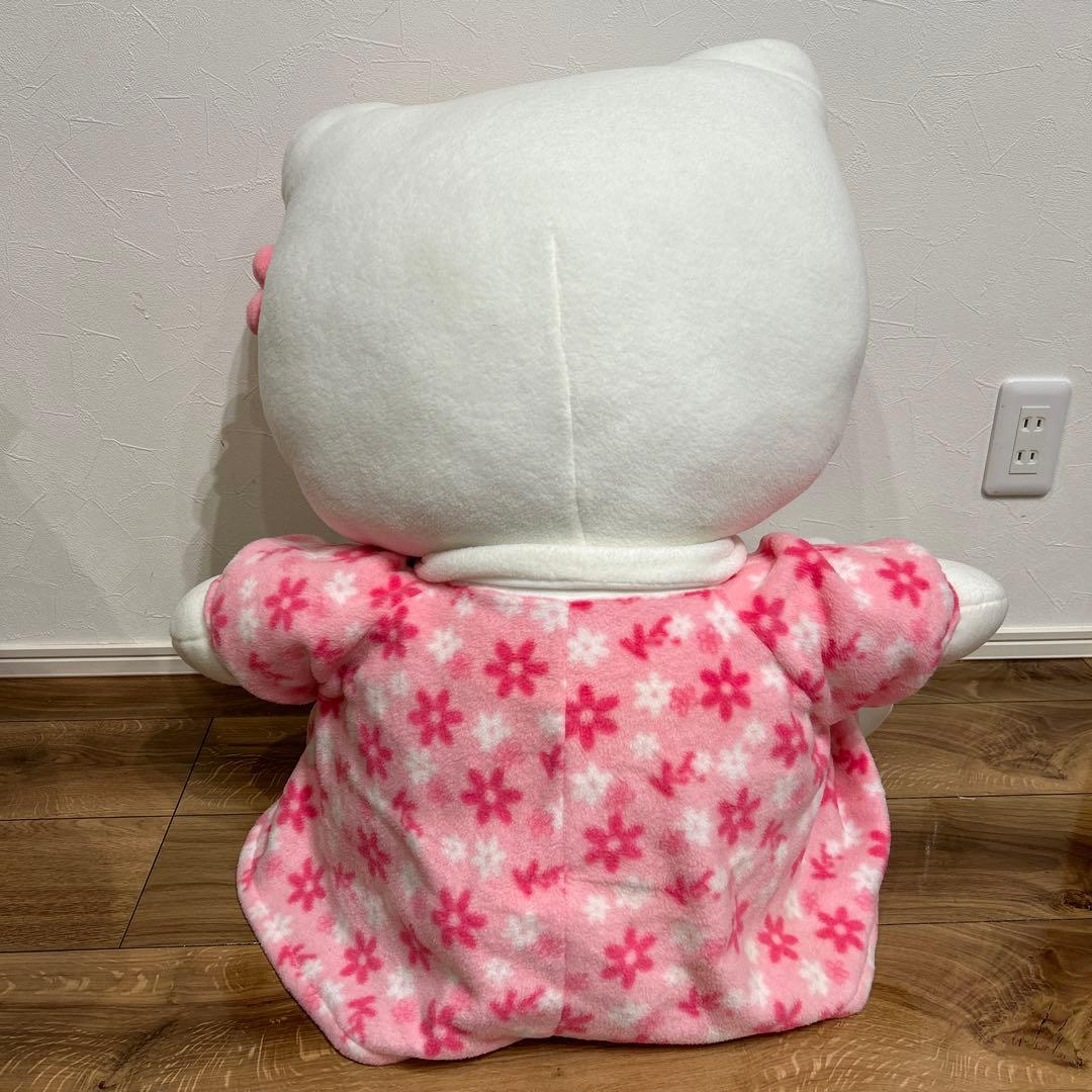 サンリオ ハローキティ フリースパジャマ 花柄　 ぬいぐるみ