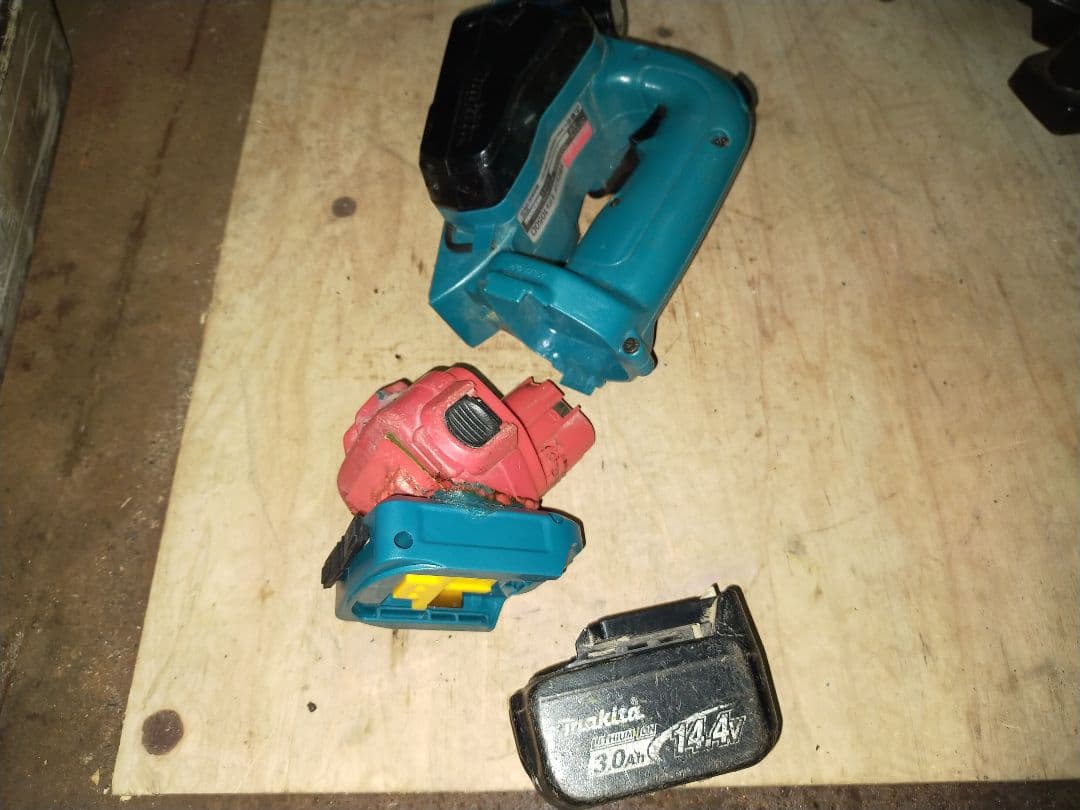 マキタ　充電式カンナ1050D バッテリーアダプター付