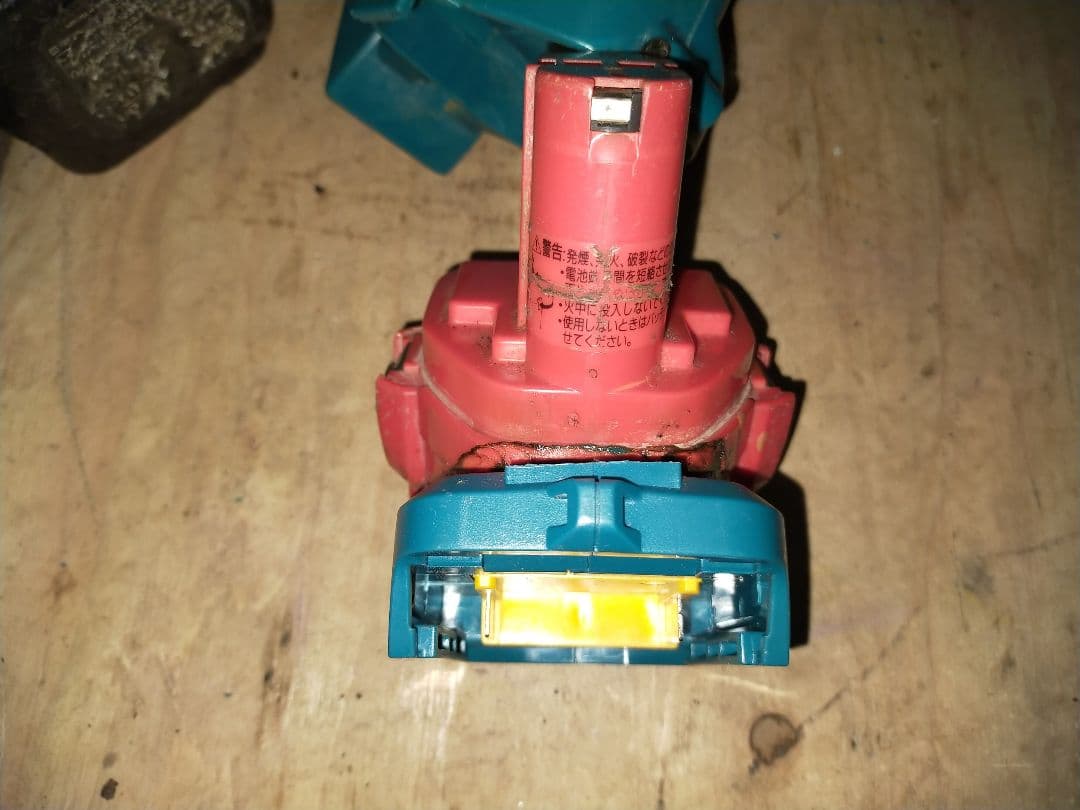 マキタ　充電式カンナ1050D バッテリーアダプター付