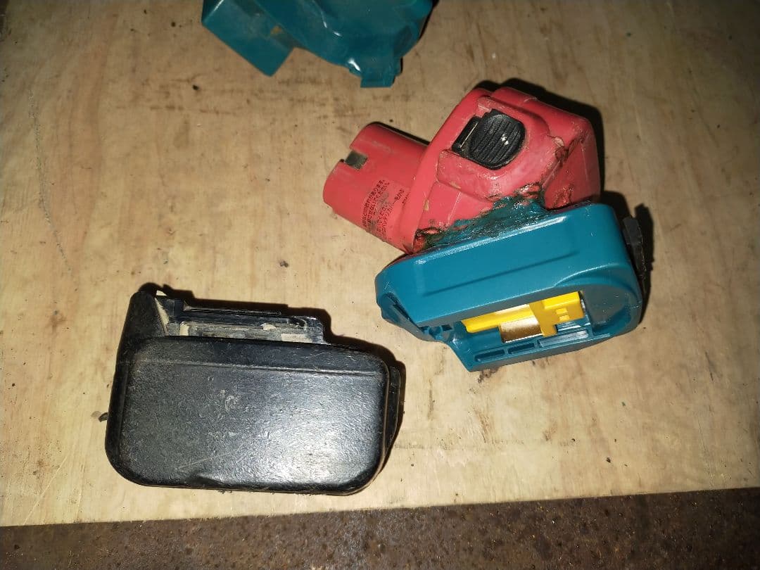 マキタ　充電式カンナ1050D バッテリーアダプター付