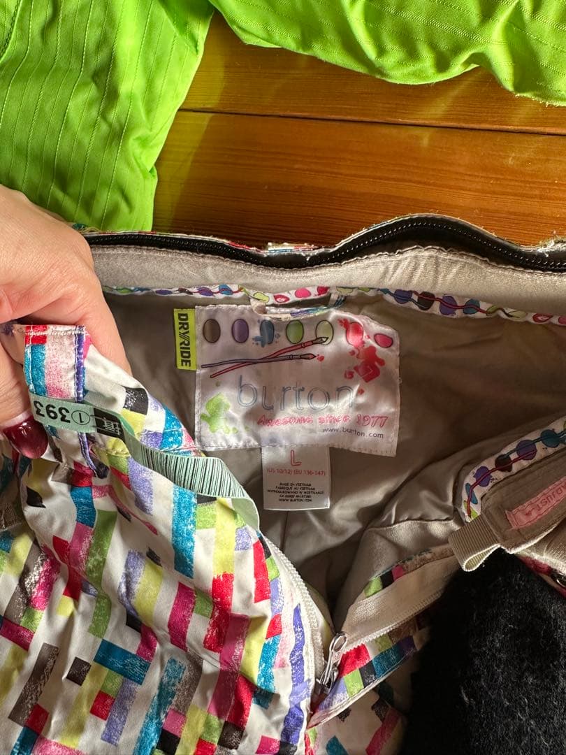 【バートン美品】子供用140cmスノーボードウェア と手袋セット