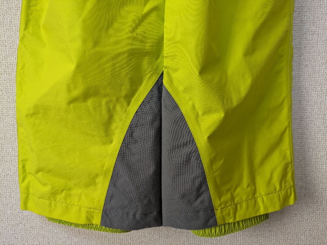 美品　キッズ150 スキーウエア上下セット　ネイビー　イエロー