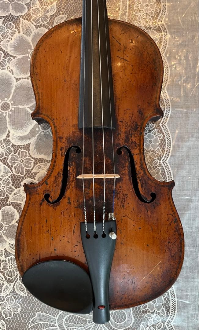 少なくとも100年以上前のオールドバイオリン