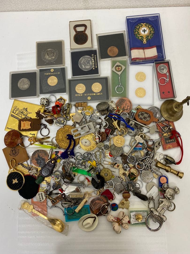 3-3196 各種キーホルダー・メダル等　約4kg