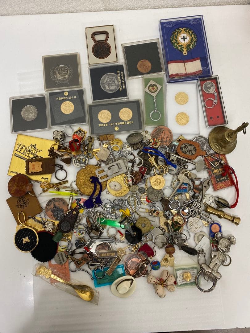 3-3196 各種キーホルダー・メダル等　約4kg