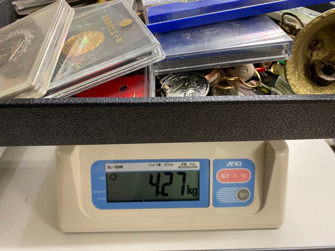 3-3196 各種キーホルダー・メダル等　約4kg