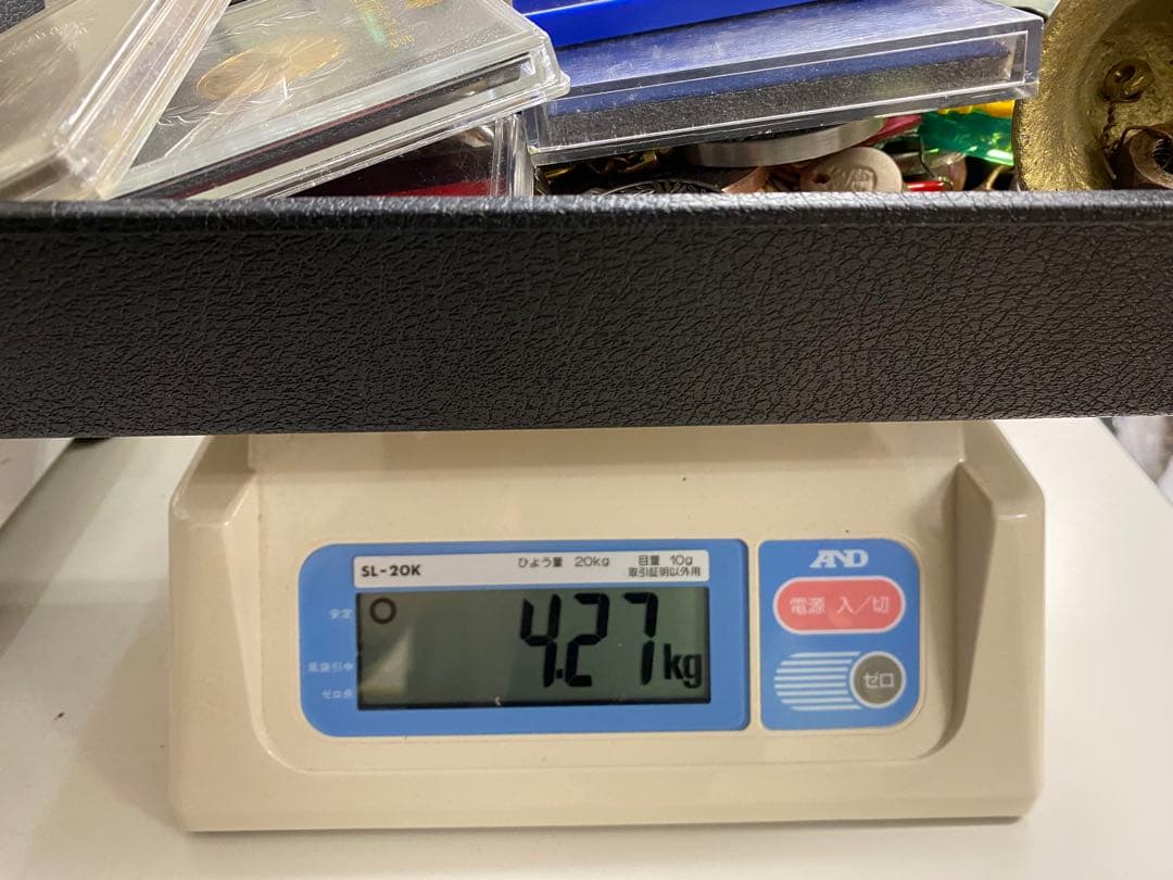 3-3196 各種キーホルダー・メダル等　約4kg