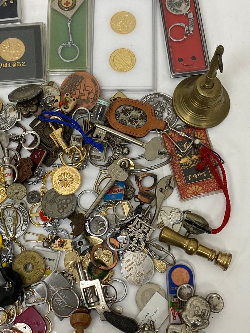 3-3196 各種キーホルダー・メダル等　約4kg