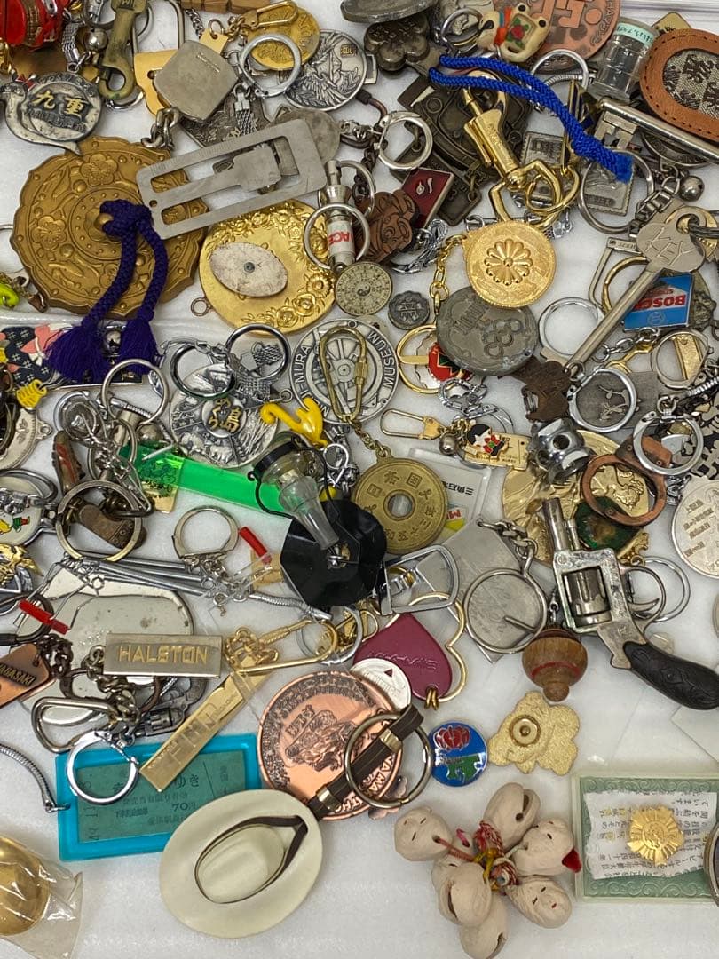 3-3196 各種キーホルダー・メダル等　約4kg