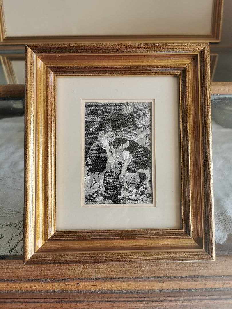 アンティーク リヨンシルク織刺繍絵 泉で水汲みをする少女達 専門店ガラス金縁額装