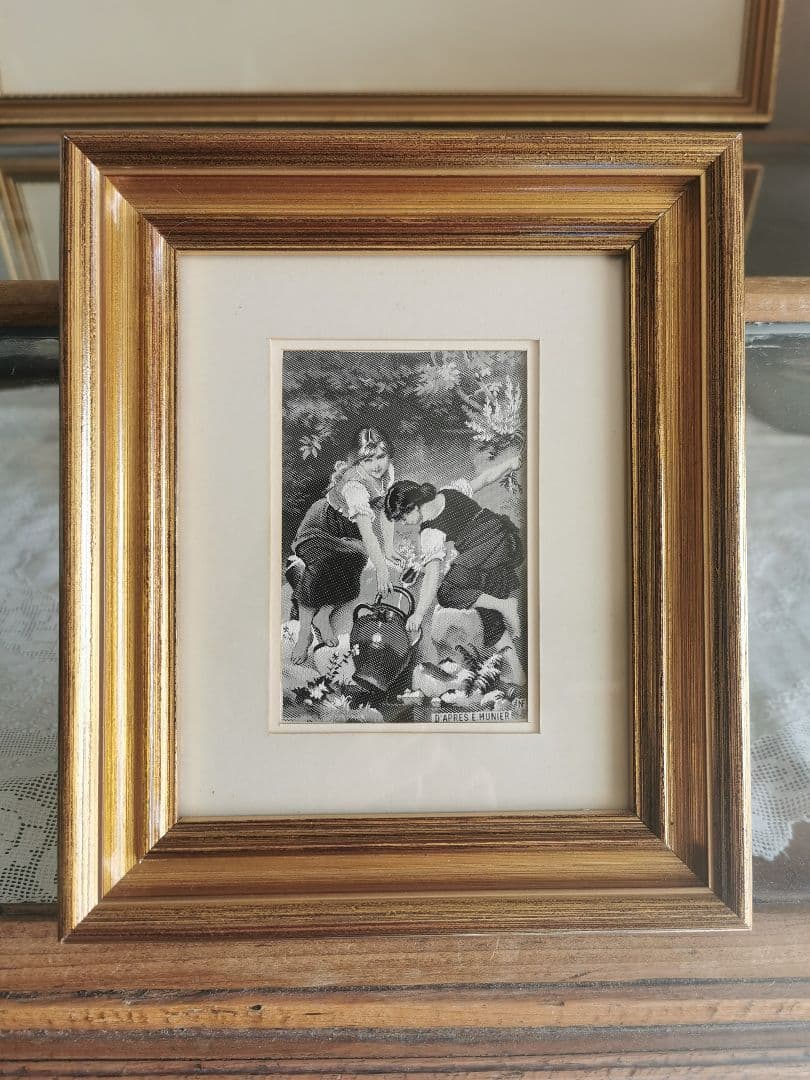 アンティーク リヨンシルク織刺繍絵 泉で水汲みをする少女達 専門店ガラス金縁額装