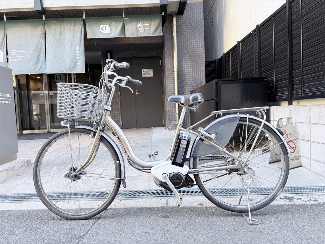 大阪府　ブリヂストン　電動アシスト自転車 シルバー 前カゴ付き