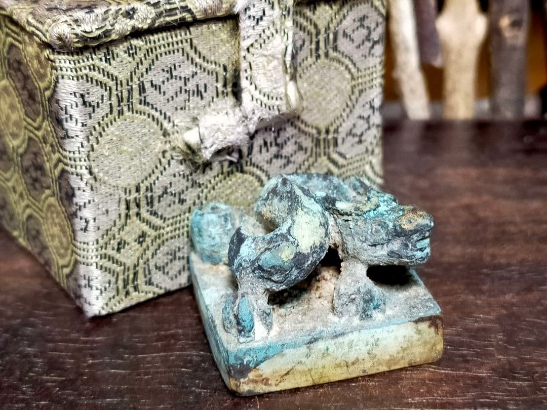 ♥とても古い♥　中国　♥印鑑♥　箱付き　印　龍　はんこ　篆刻　骨董　古玩