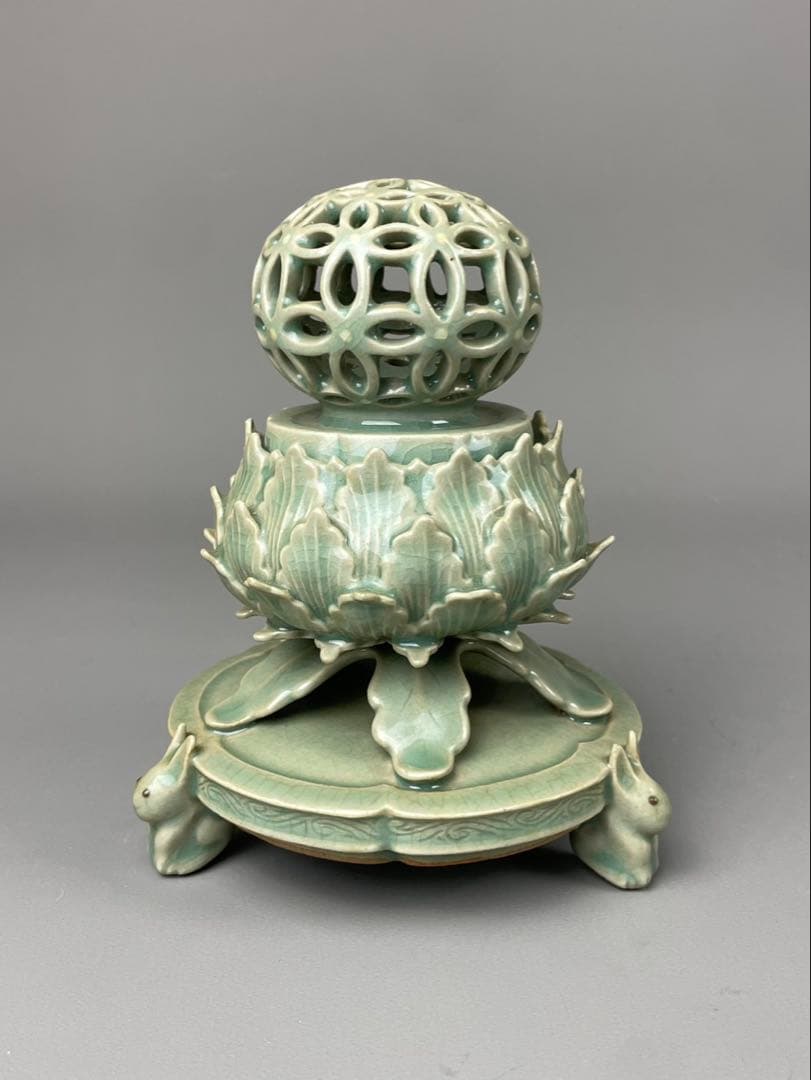 韓国人間国宝 柳海剛 共箱付 高麗 兎脚 三足香炉 青磁 透彫七宝文高麗翡色