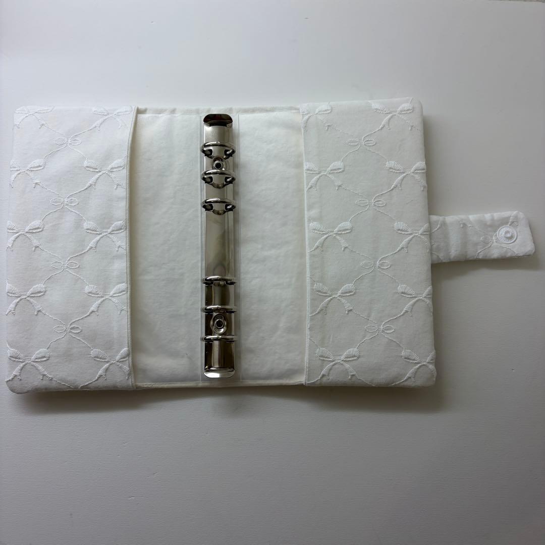 バインダーカバー　ホワイト　リボン刺繍　A6 韓国　貯金