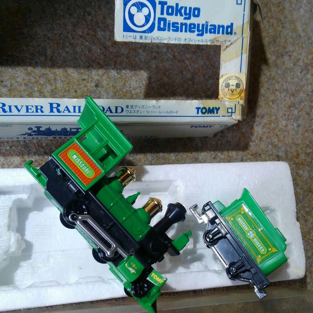 東京ディズニーランドTOMYウエスタン・リバー・レールロード蒸気機関車の模型緑色