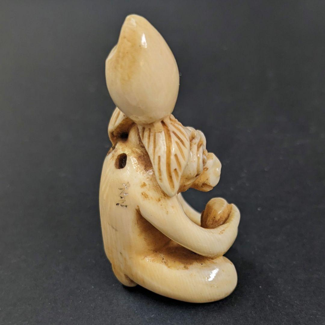『酔猿』根付　置物　アンティーク　天然素材　彫刻 細密細工　骨董コレクション