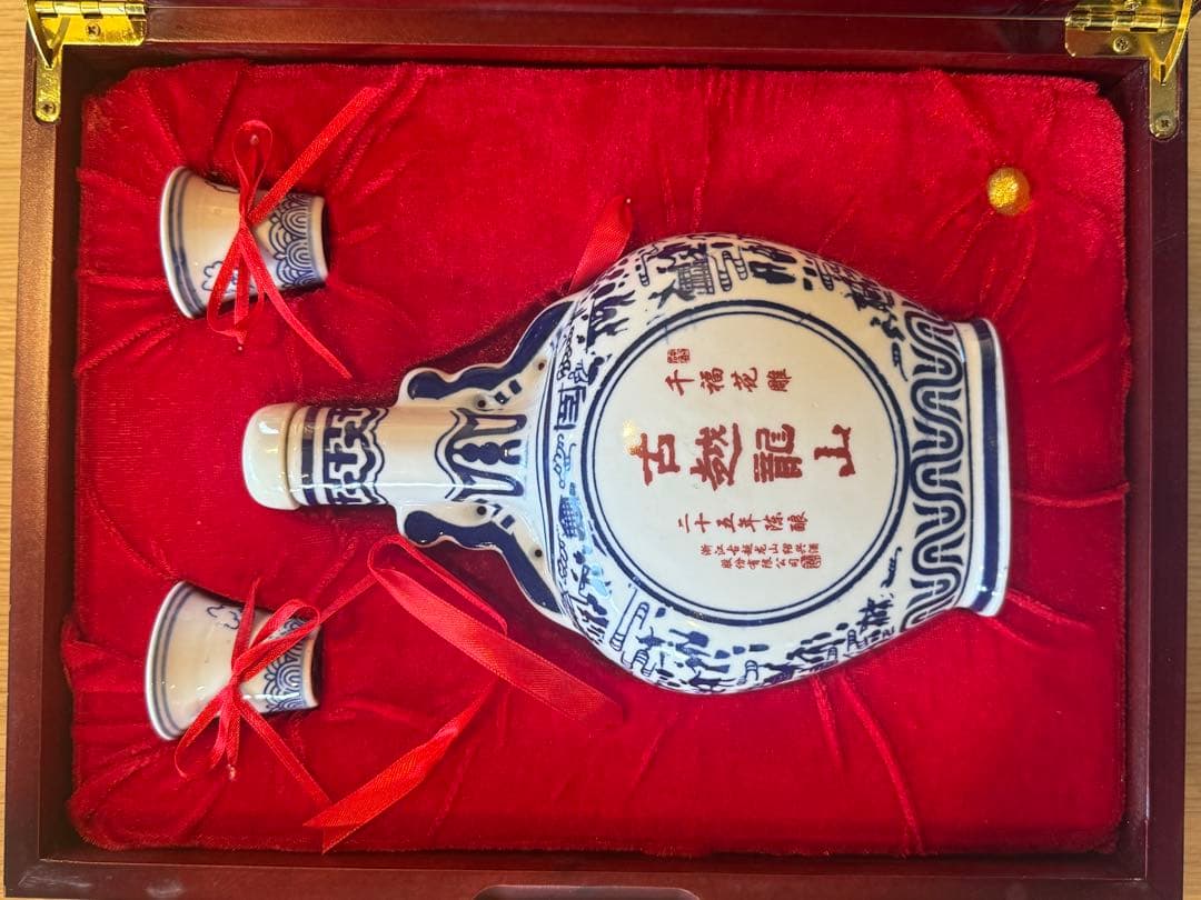 古越龍山 千福 紹興花雕酒25年 陶製酒壺・酒盅付き 木製高級化粧箱入り／未開封
