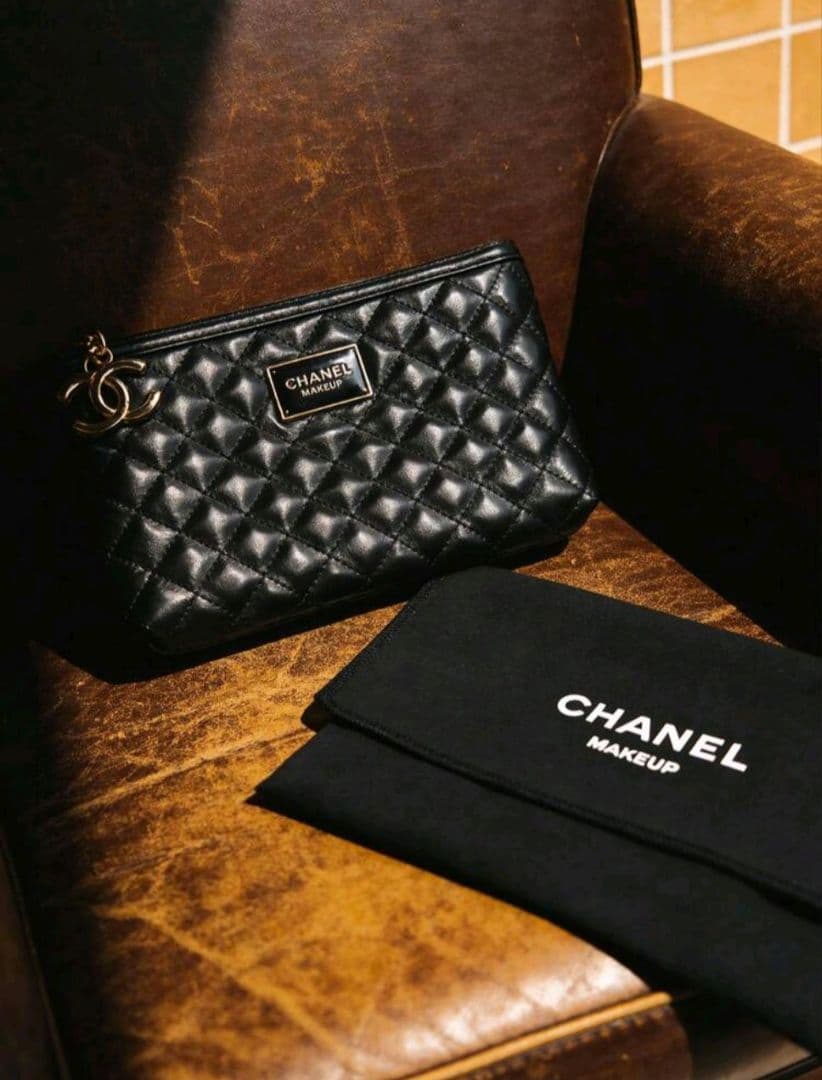 希少 新品 CHANEL ノベルティ ポーチ キルティング保存袋、箱付き