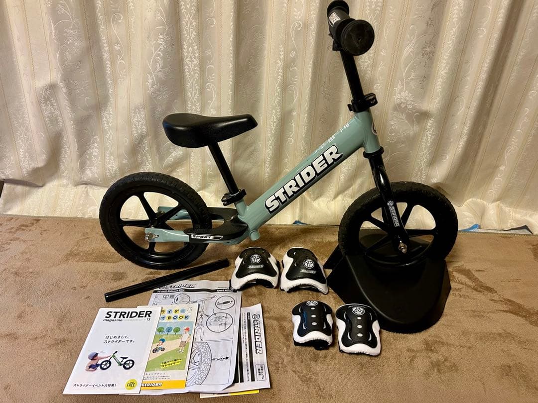 STRIDER バランスバイク 12インチ 限定カラー　専用スタンド付