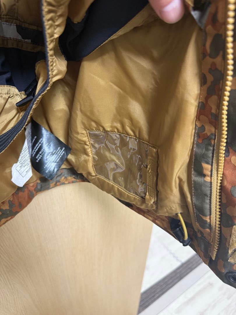 P*E様 バートン　スノーボードウェア　上下　M Ｌ　迷彩