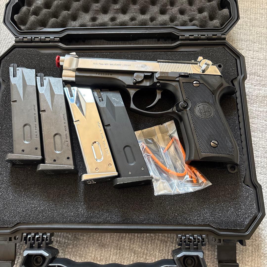 ベレッタ M92F ガスガン マガジン4本付き