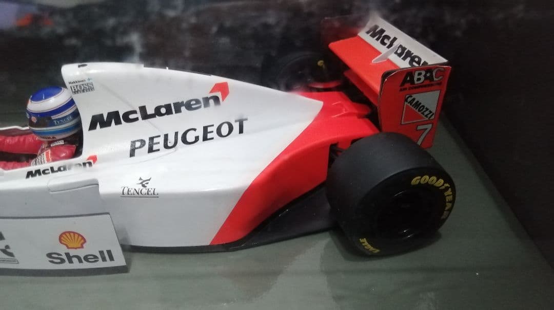 ポールズモデルアート マクラーレン プジョー MP4/9 ミカハッキネン