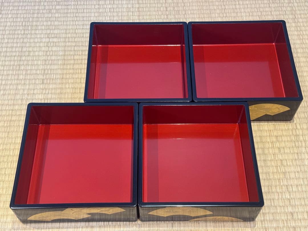 扇蒔絵 黒艶消内朱四段重箱 二枚蓋 共箱 丸に蔦 /茶懐石道具 会席 宴席 正月