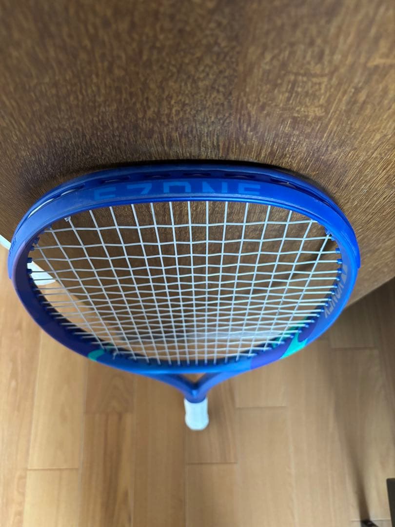 新品同様　現行モデル ヨネックス Eゾーン 100Ｌグリップ2