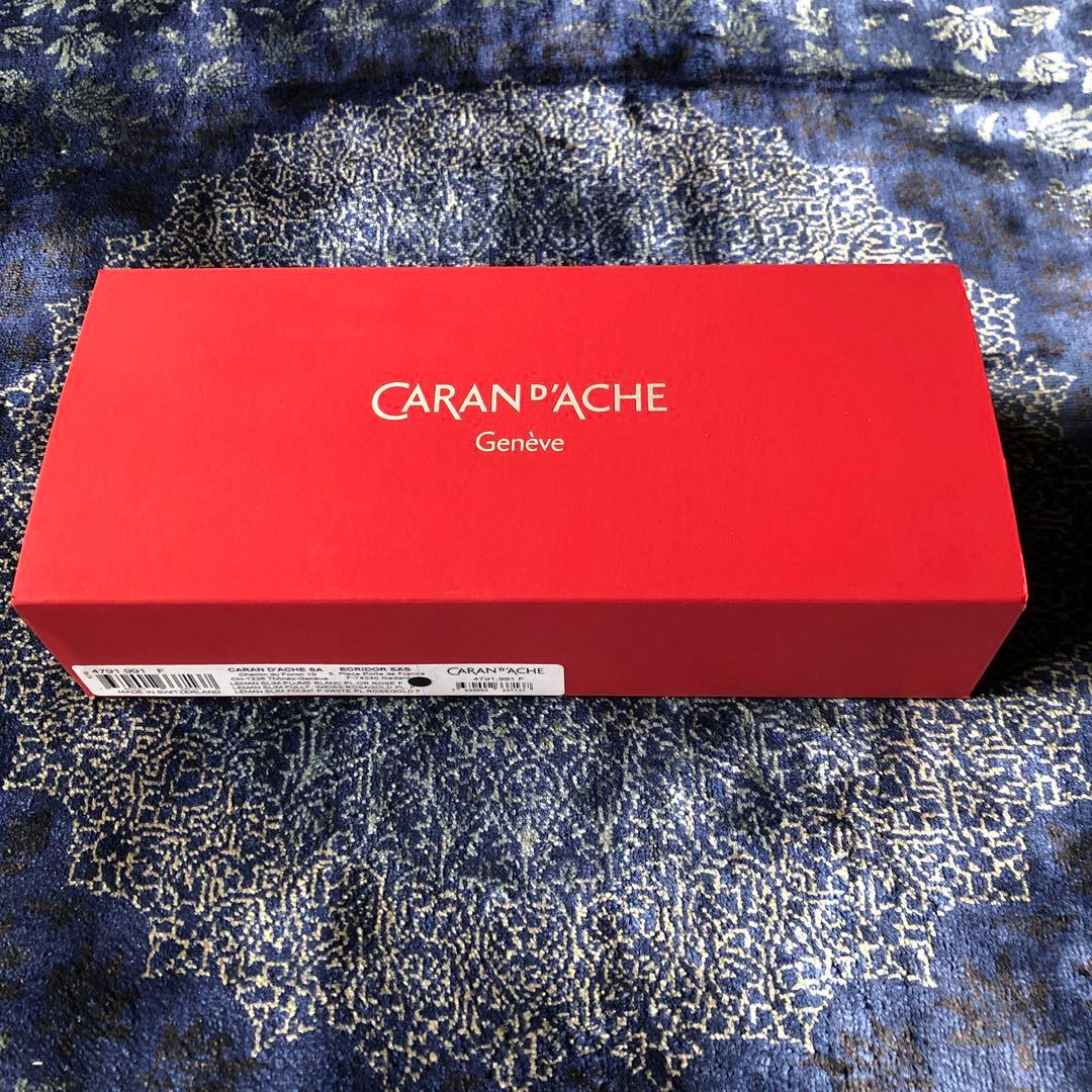 J*A様 CARAN D'ACHE 万年筆 ホワイト専用ケース付