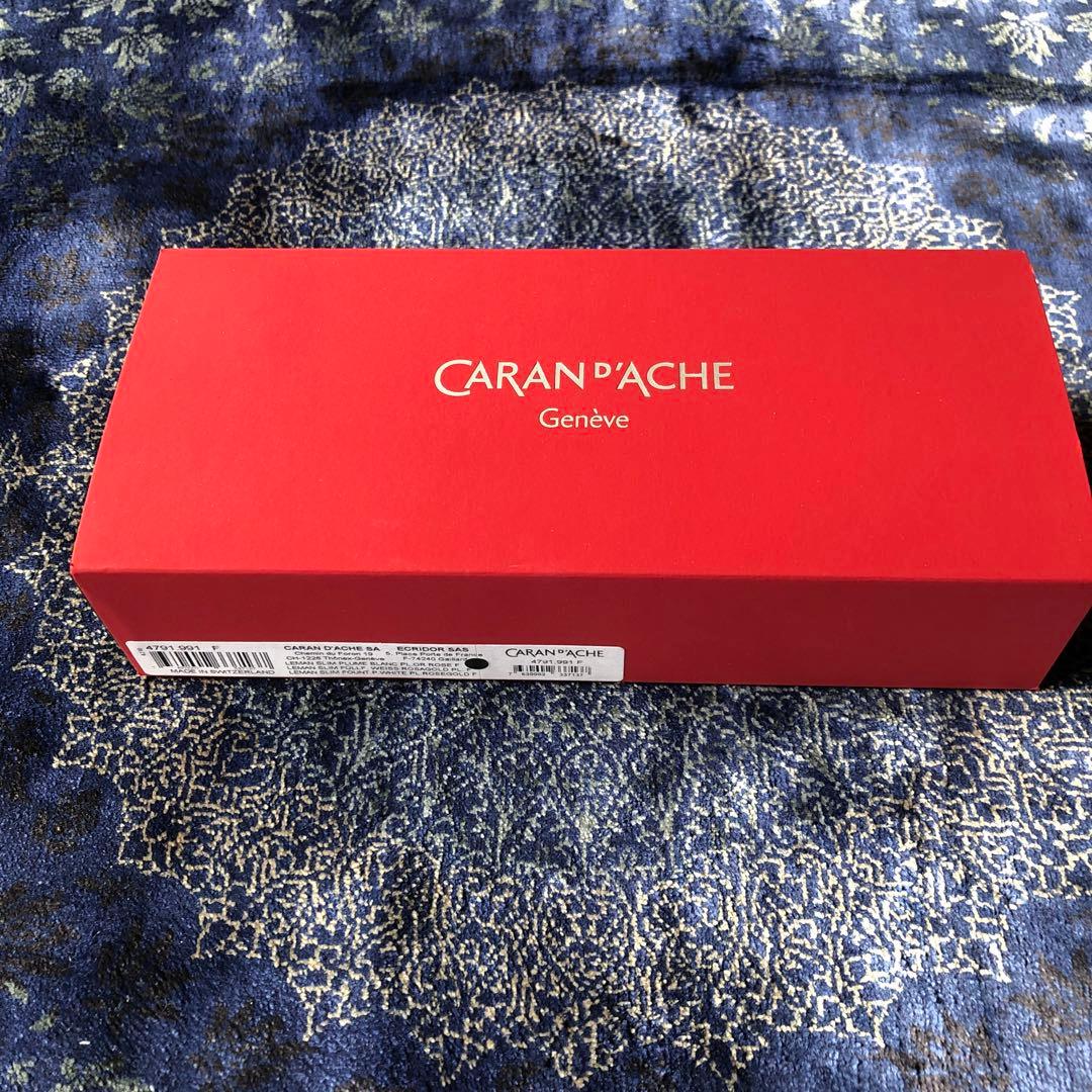 J*A様 CARAN D'ACHE 万年筆 ホワイト専用ケース付